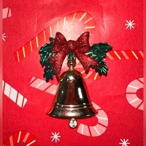 Vintage Christmas Broach w/ moving clapper